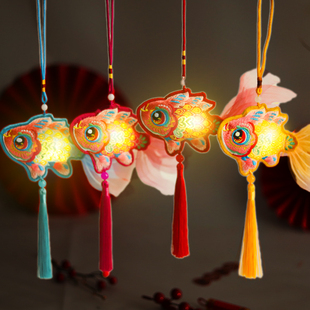 新年春节金鱼香囊挂件带灯创意文创国风刺绣车载挂饰福桶装饰配饰