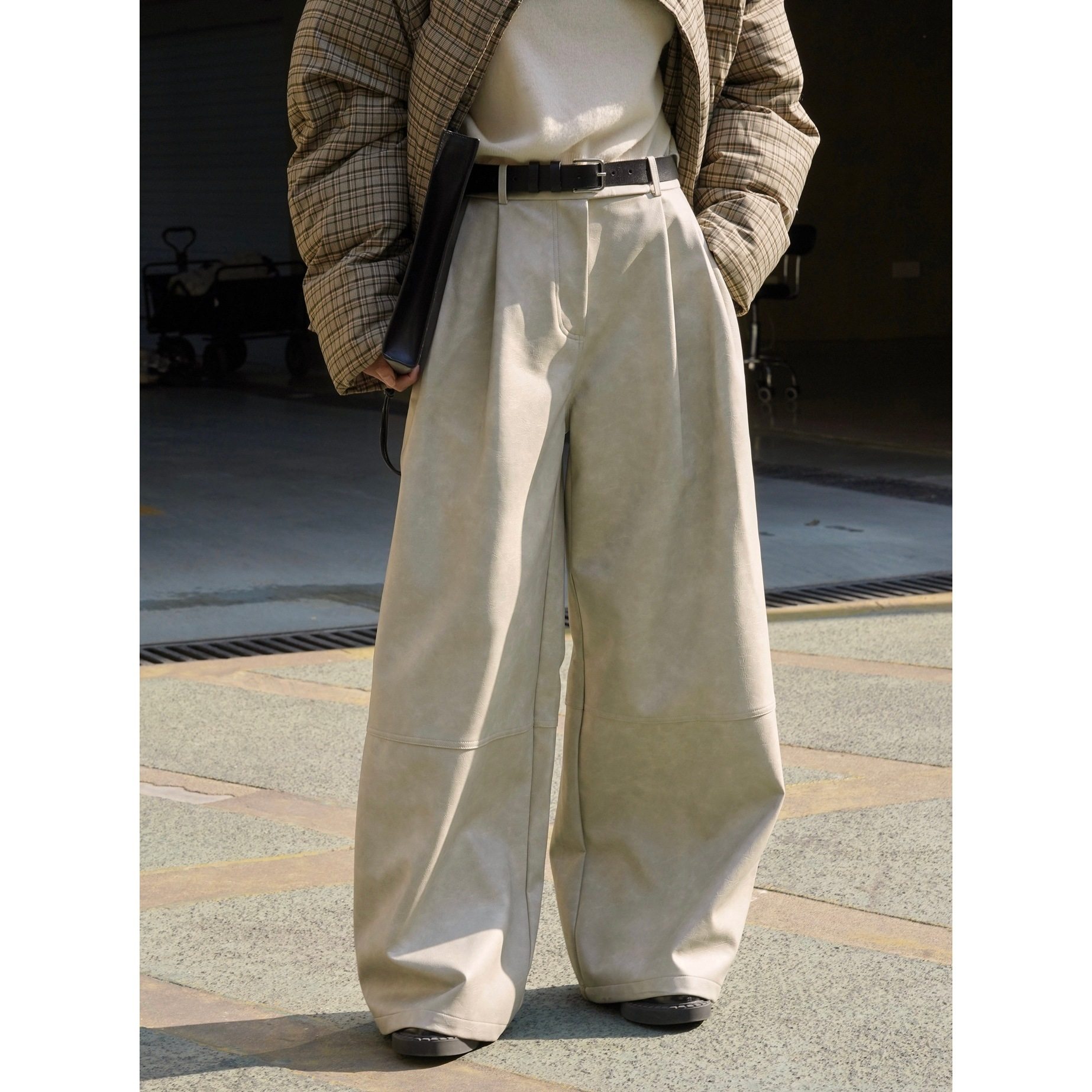 卢浮冬季新款巴黎复古时髦压褶阔腿皮裤柔韧舒适挺括休闲长裤女,女装/女士精品,休闲裤,淘宝优惠券,粉丝福利购,淘宝优惠卷