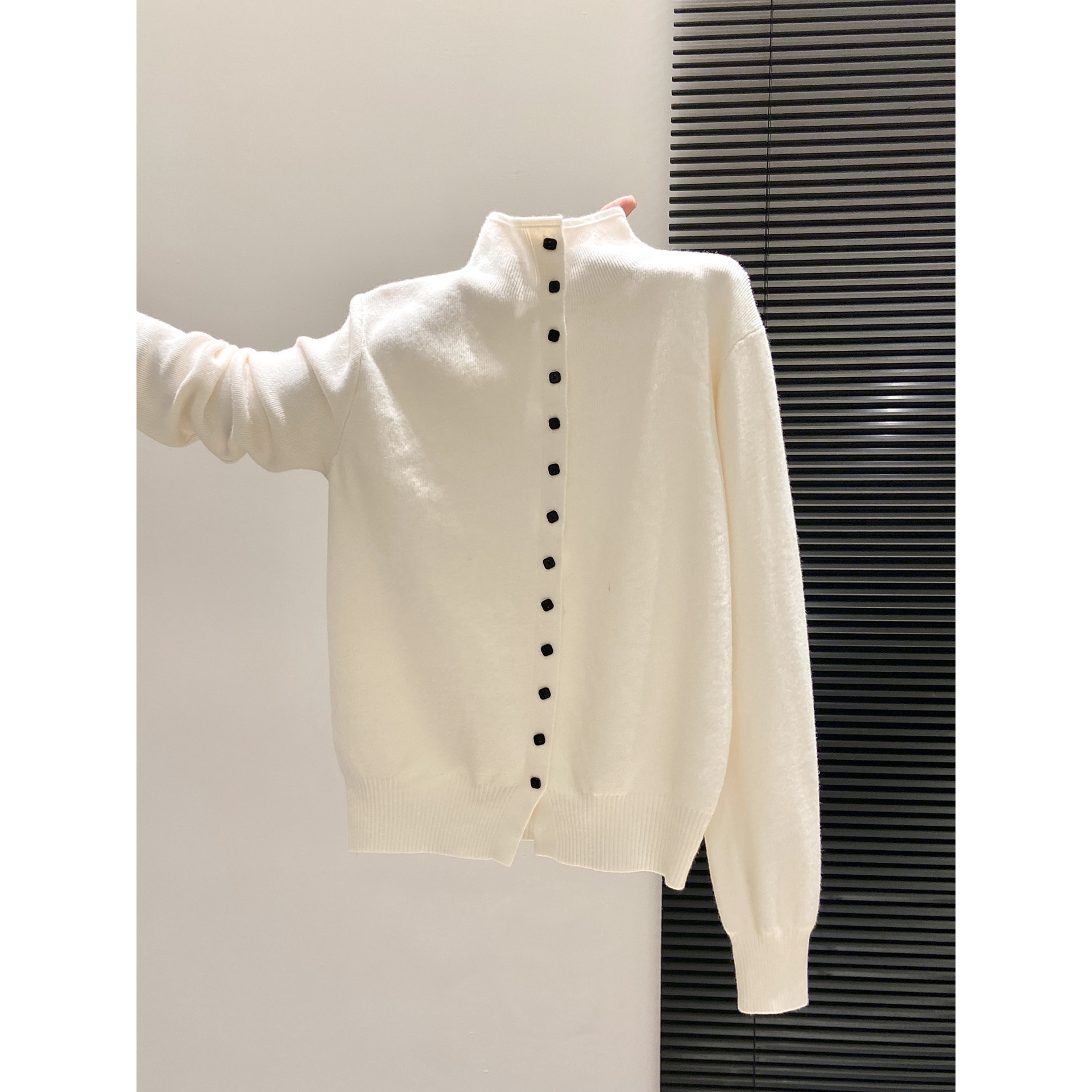 秋冬2025单排扣长袖半高领上衣法式气质女装长袖开衫外套毛针织衫