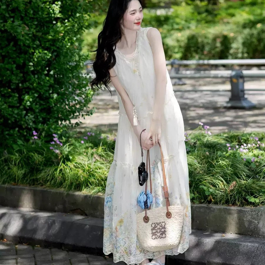度假风背心连衣裙女2026夏季新款法式长裙子巨好看气质小个子收腰