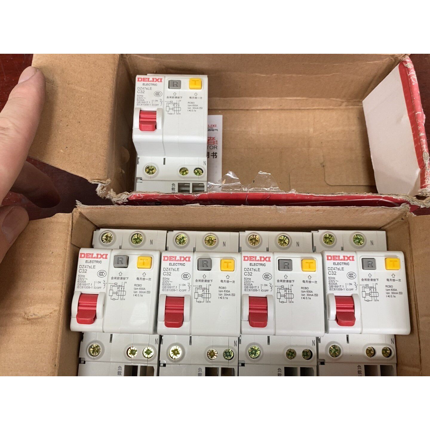 德力西全新漏电断路器DZ47sLE C32全新原装议价