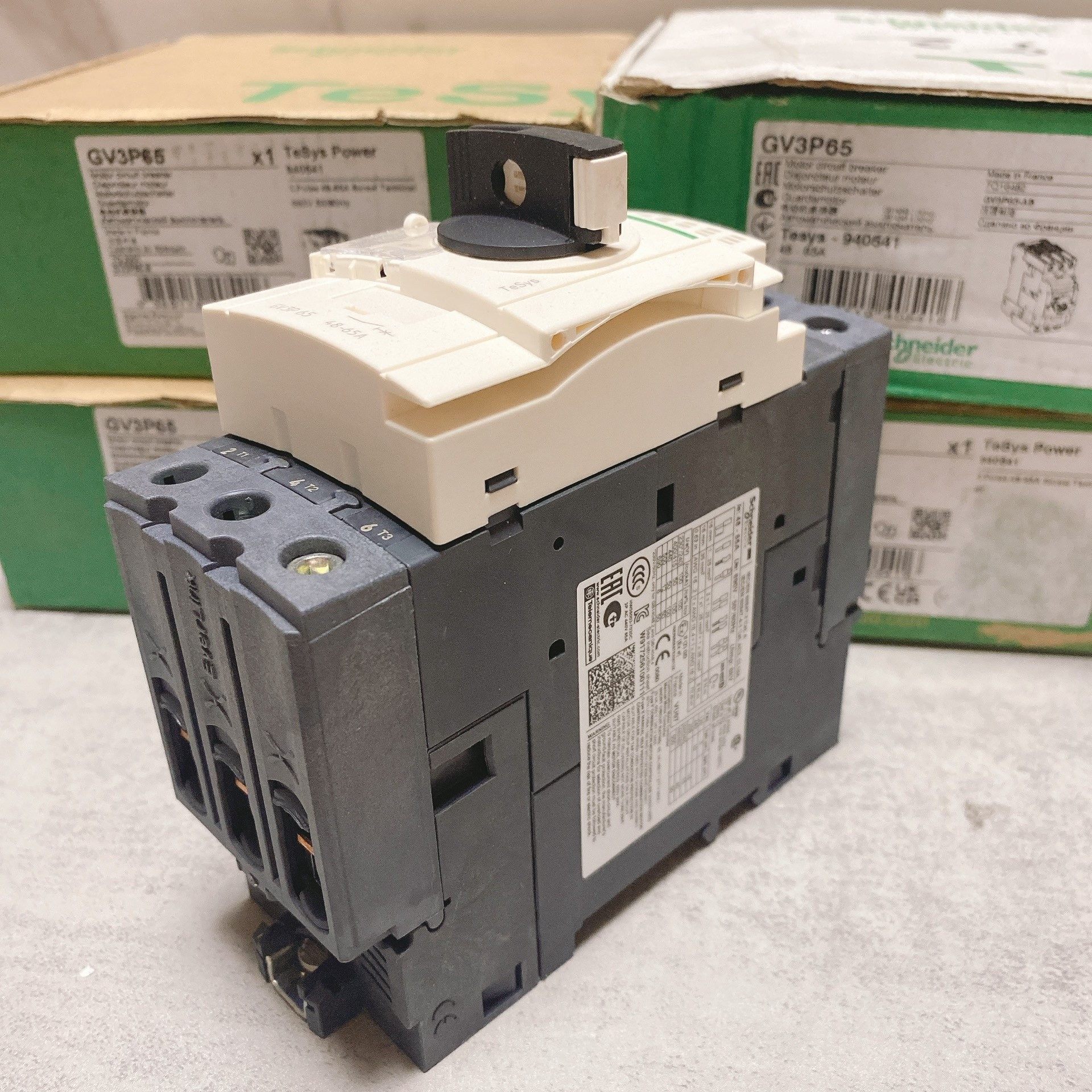 施耐德马达开关断路器 gv3p65 电动机保护器  法国制造议价