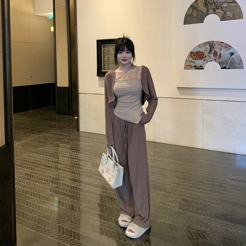 张大人大码女装梨型身材微胖套装女春装胖妹妹mm遮肉显瘦三件套怎么看?