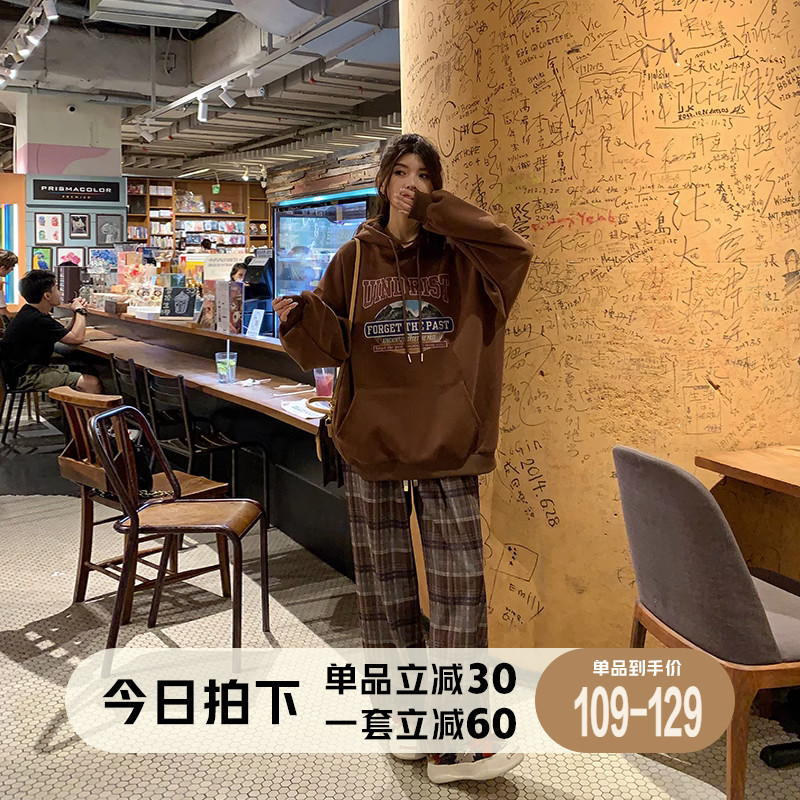 张大人大码女装胖妹妹mm显瘦套装复古印花棕色卫衣格纹休闲裤套装
