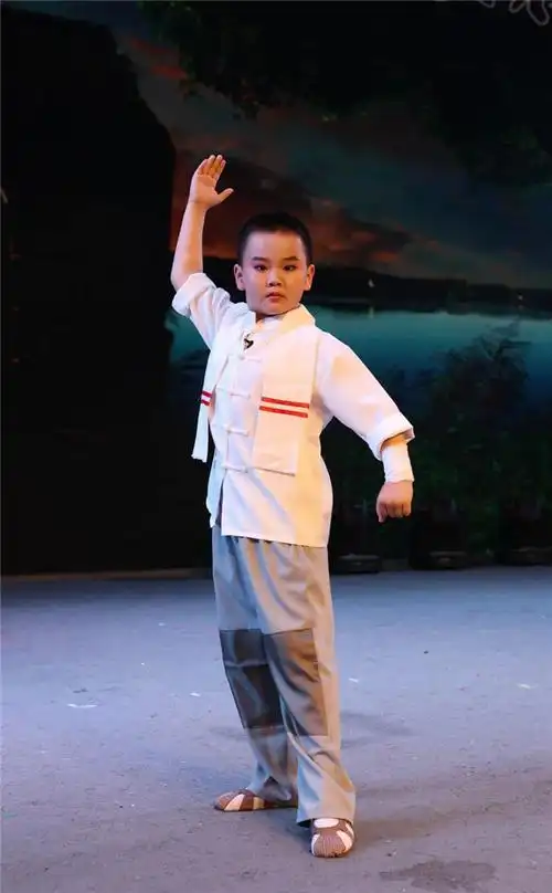 现代京剧沙家浜服装郭建光表演服儿童阿庆嫂刁德一胡司令演出服