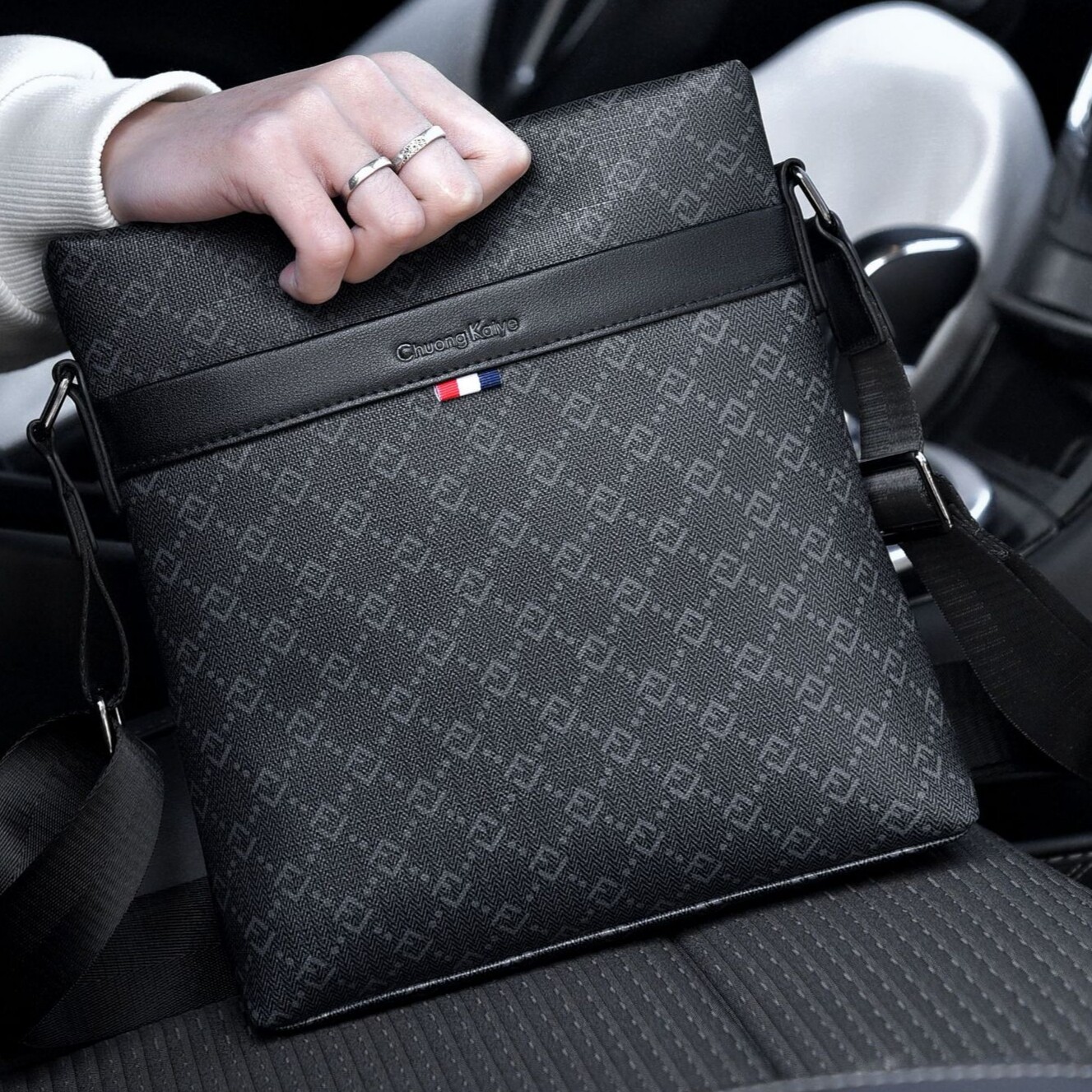 男士新款格子纹斜挎包商务款高档真皮单肩包时尚潮流休闲IPad挂包