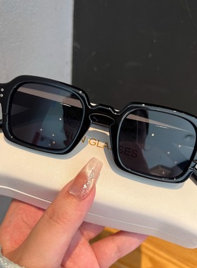 欧美新款小众方形太阳眼镜