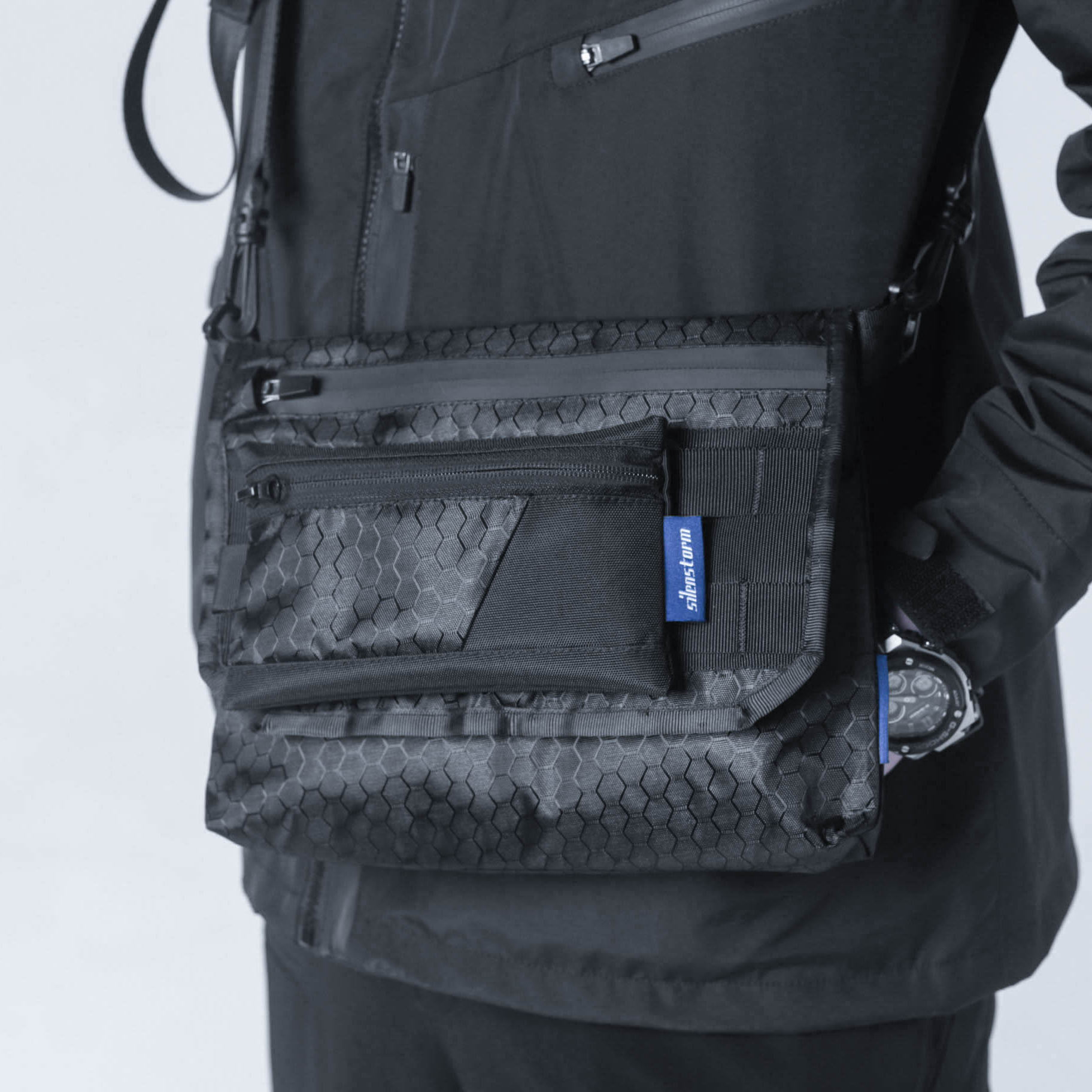 潮牌嘻哈街头简约机能防水斜挎包