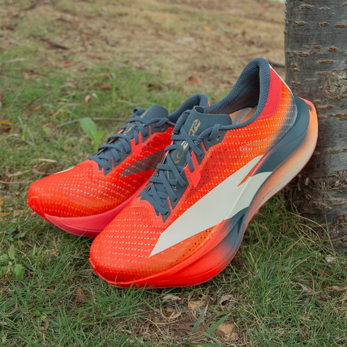 安踏C2027代跑步运动鞋