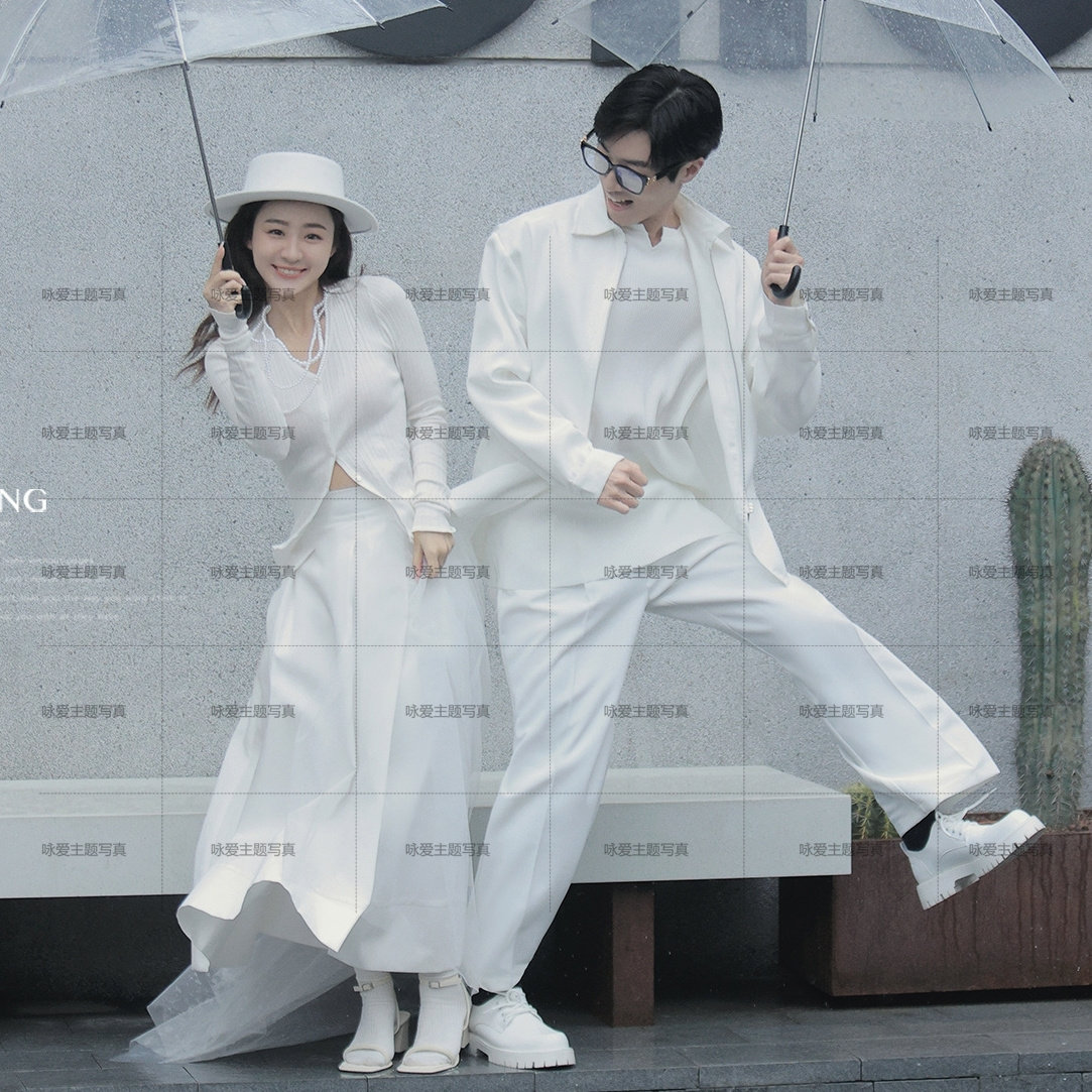 影楼新款情侣白色西装时尚大牌小清新街拍旅拍青春俏皮婚纱写真