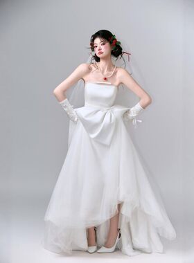 白色抹胸蝴蝶结长款婚纱礼服