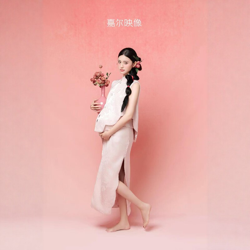 新中式粉色旗袍孕妇写真