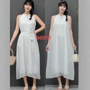 法式无袖挂脖绣花连衣裙子女夏季2025新款春装海边度假感长裙