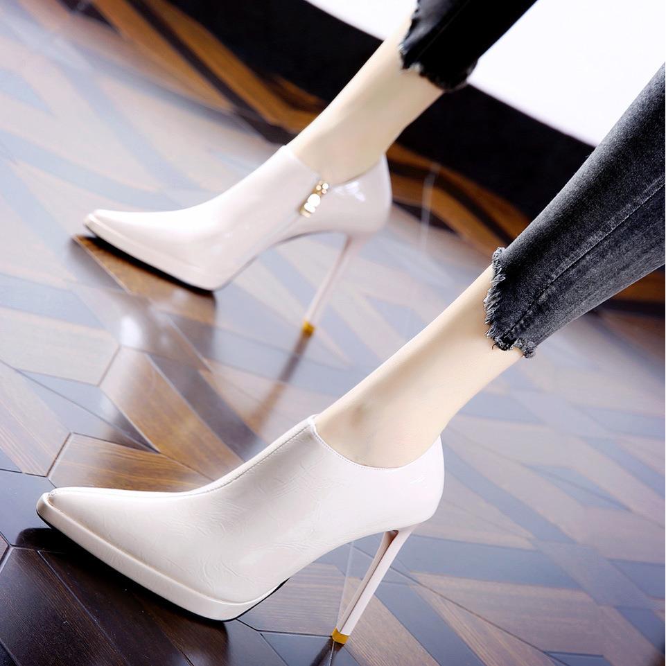 白色深口单鞋女细跟2025年秋冬新款尖头高跟鞋防水台简约网红裸靴