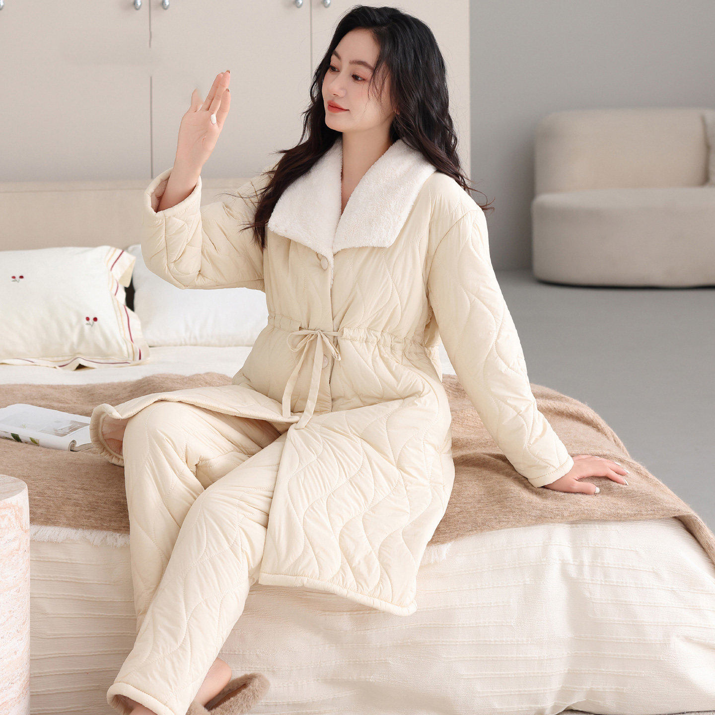 睡衣女款冬季珊瑚绒三层加厚加绒夹棉秋冬羽绒长款睡袍套装家居服