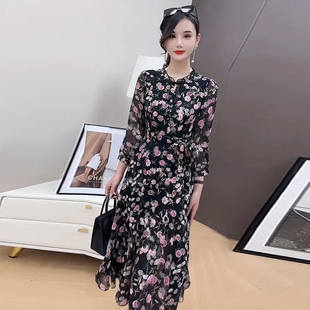 初夏装碎花连衣裙2024新款气质减龄女神范高腰遮肚子显瘦裙子潮
