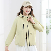 2026年春秋新款 风衣女宽松显瘦气质减龄外套潮 亮色通勤风连帽短款