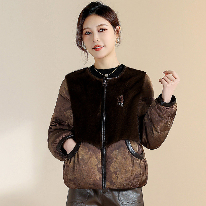 皮毛拼接白鸭绒短款显瘦羽绒服