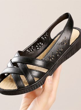 妈妈凉鞋坡跟高级感防水防滑软底舒适百搭鱼嘴鞋中年人女鞋子镂空