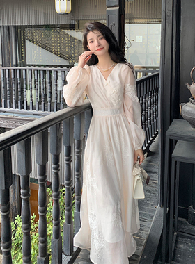 AM NANA秋冬打底气质连衣裙优雅修身长袖礼服V领纯欲法式长裙子