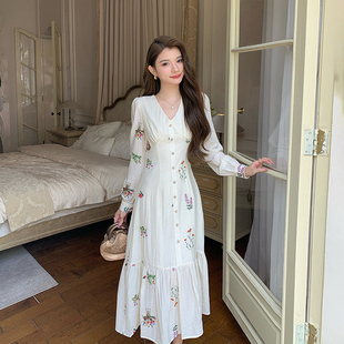 AM NANA法式气质长袖连衣裙温柔风初恋仙女裙小个子绝美V领长裙子