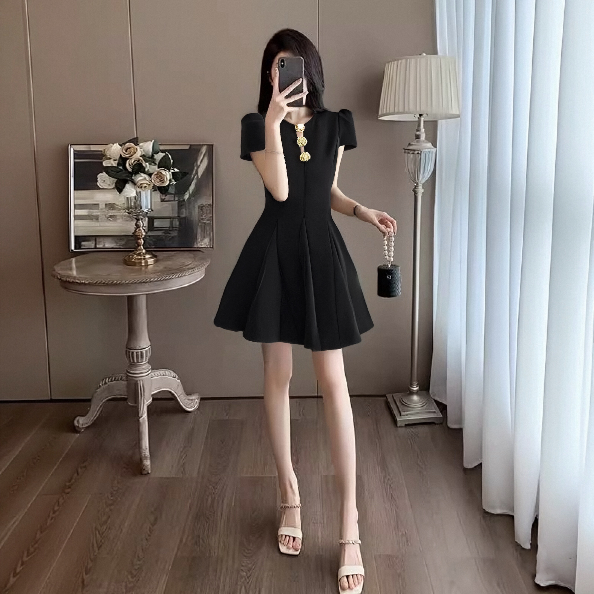 【小四粉丝专享】黑色法式高级感泡泡袖连衣裙夏小众设计短裙D19