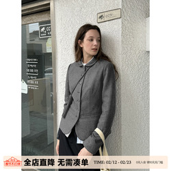 UNRETRO娃娃领收腰短款西装外套