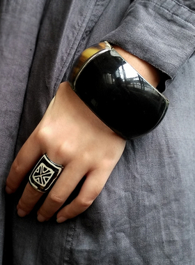 欧美风夸张大气黑色牛角手镯现货