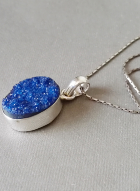 挂饰独特风原矿蓝色宝石银吊坠