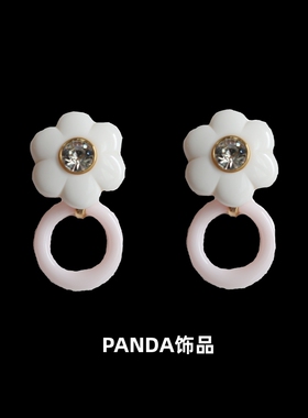 PANDA饰品 欧美LS设计师款童趣拼色白色树脂花朵925银针耳钉耳环
