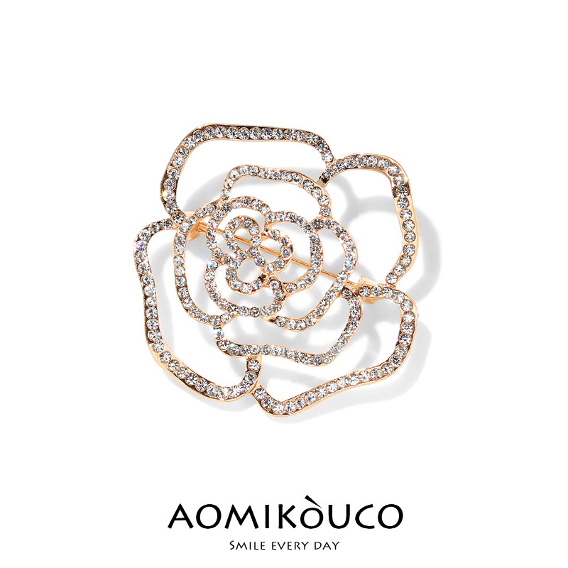 DOUYIN의 같은 스타일 작은 향기 패션 중공 동백 브로치 하이 엔드 럭셔리 핀 정장 재킷 다목적 액세서리