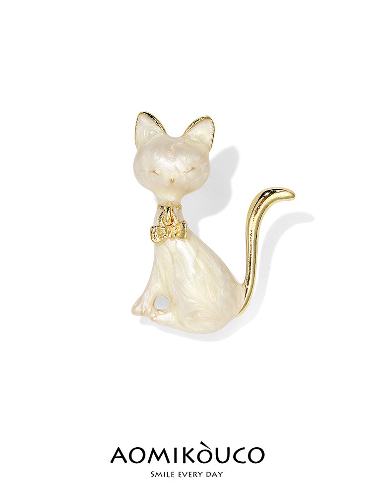 귀여운 일본 고급 에나멜 고양이 브로치 심플하고 패셔너블하며 변덕스러운 동물 핀 정장 가디건 액세서리