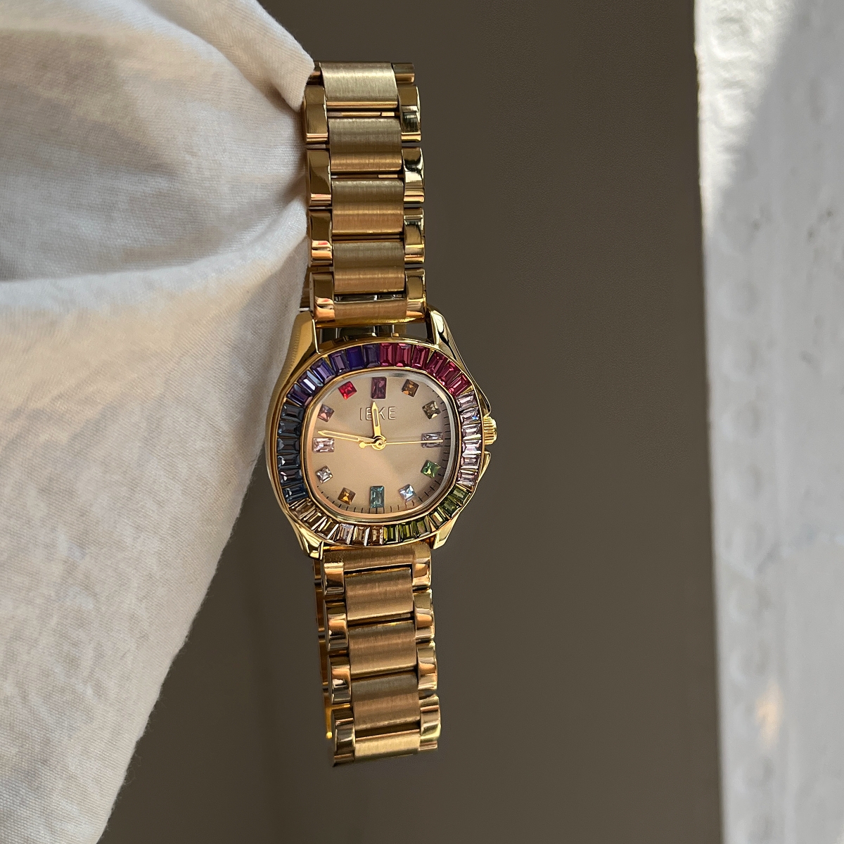 IEKE新款精致复古时尚百搭手表女