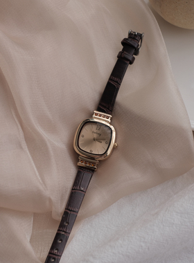 复古轻奢手表女ins风中学生简约气质小众方形文艺百搭精致小方表