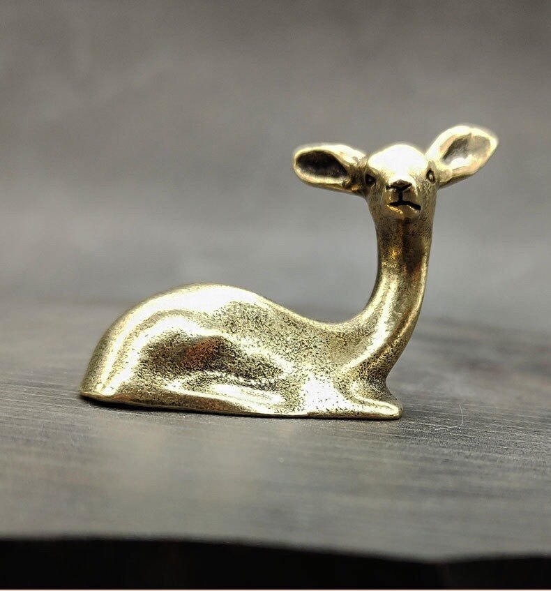 纯铜梅花鹿小摆件精工迷你黄铜鹿卧鹿福禄伏鹿茶宠茶道意境小铜件