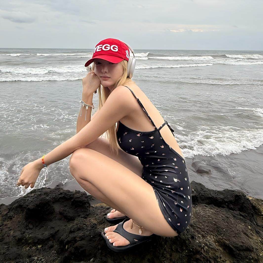 韩版性感风碎花吊带平角连体泳衣女露背遮肚修身显瘦度假温泉泳装