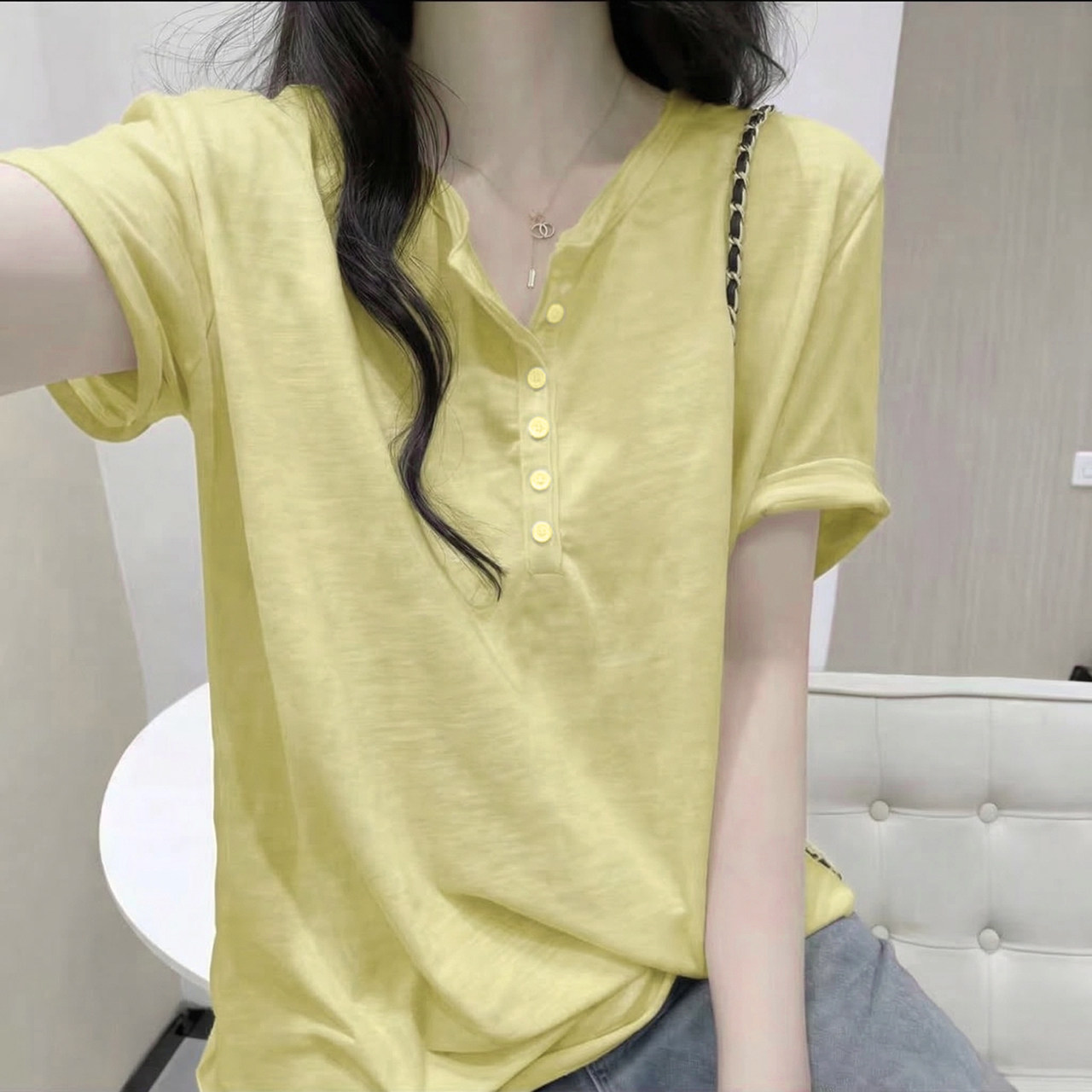 大码正肩小V领短袖t恤女士纯棉夏季新款宽松显瘦纽扣高级感上衣