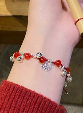 福牌铃铛红绳手链女生款红玛瑙手串珠手链轻奢小众手绳精致手饰品
