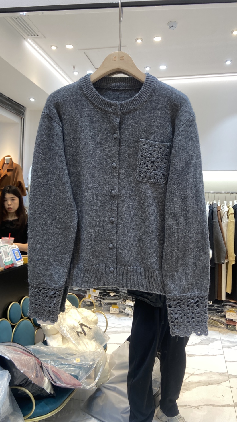 欧货秋冬新款2025镂空口袋设计圆领长袖羊毛上衣开衫宽松百搭女