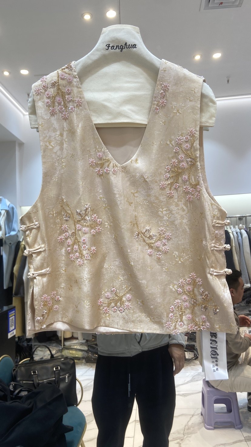 欧货新中式国风上衣女2026春新款重工钉珠亮片刺绣坎肩马甲背心潮,女装/女士精品,马夹,淘宝优惠券,粉丝福利购,淘宝优惠卷