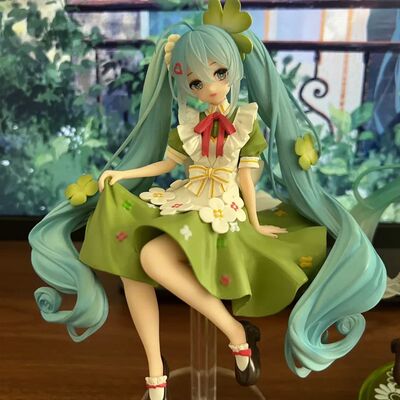 For beautiful girls, Cute Hatsune Miku figures, four-leaf cl