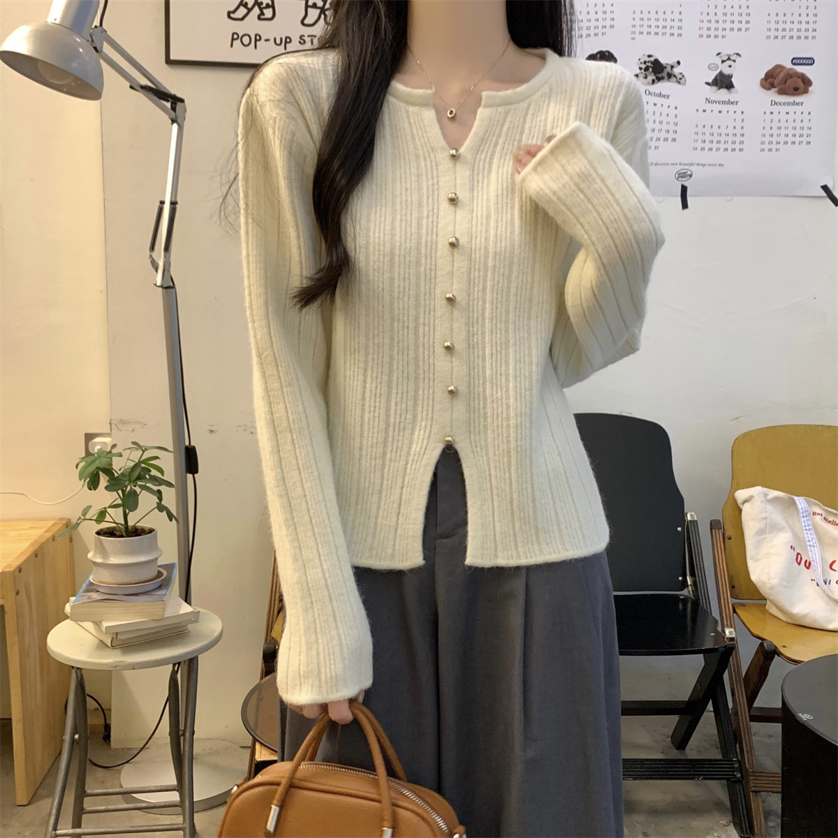 Alley Closet韩系坑条设计感长袖针织衫女秋内搭显瘦下摆开叉毛衣