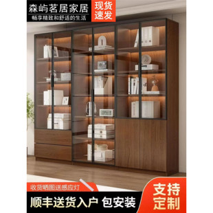 家用客厅实木手办一体整墙到顶胡桃色书柜玻璃门展示酒柜轻奢书架