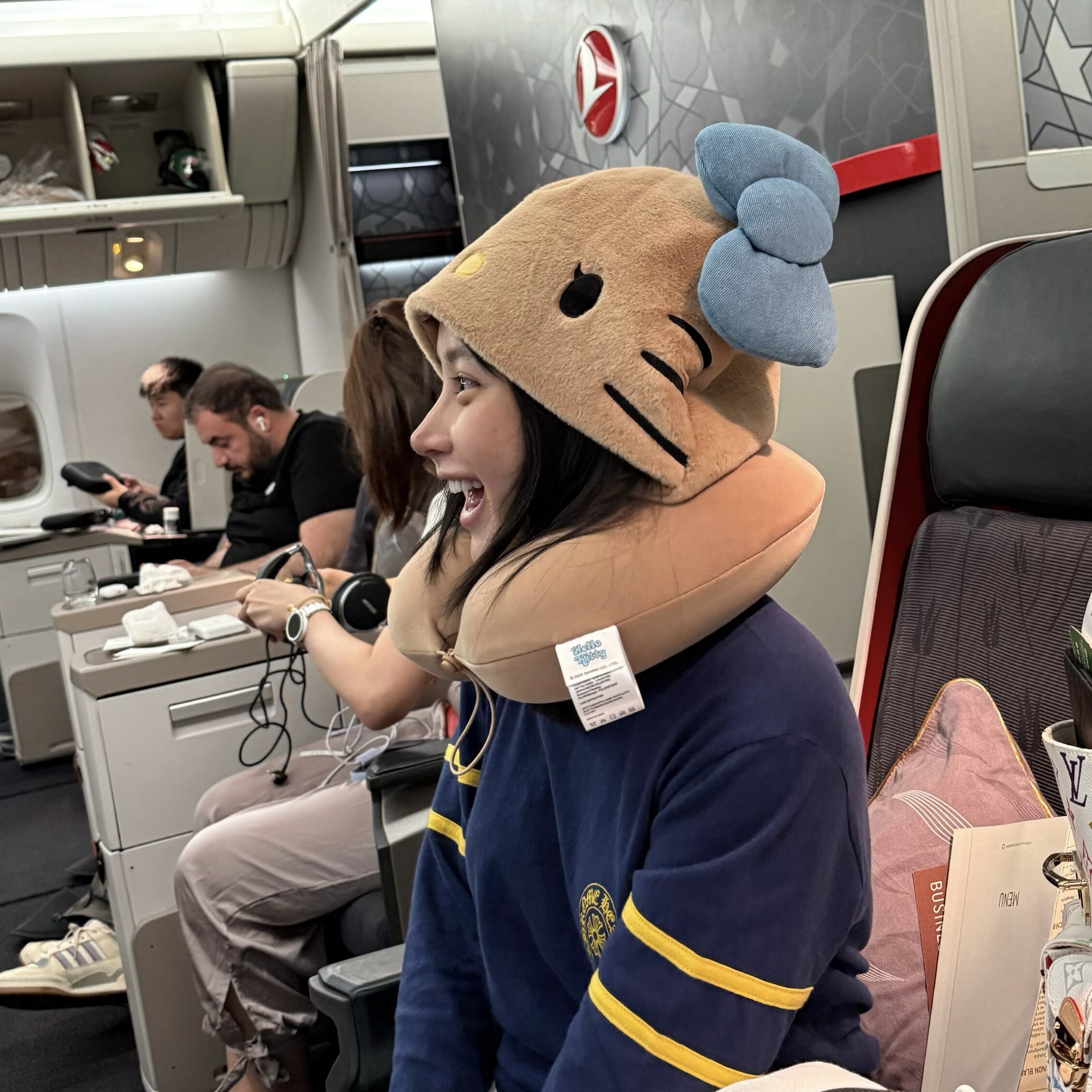 山吉kitty连帽u型枕遮光靠枕旅行