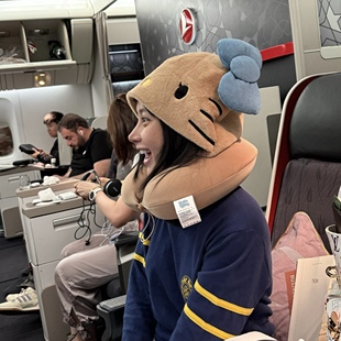 日本kitty连帽u型枕遮光靠枕旅行便携护颈长途飞机高铁睡觉神器