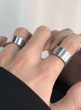戒指男女潮牌ins冷淡风尾戒简约复古银男士素圈钛钢指环情侣对戒