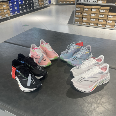 李宁飞电碳板耐磨缓震䨻科技跑鞋