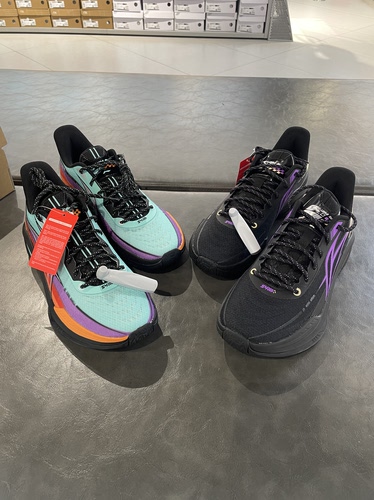 李宁轻速4男透气支撑回弹运动鞋