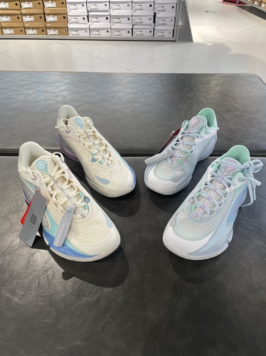 李宁韦德808 5 ULTRA超䨻科技碳板减震低帮耐磨防滑篮球鞋ABAV015