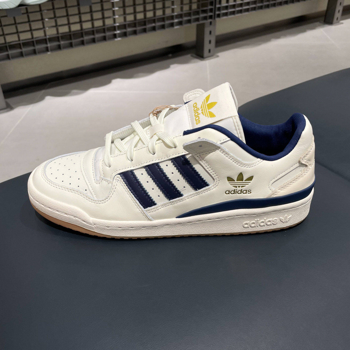 Adidas阿迪达斯三叶草男